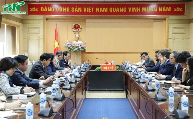 Cuộc đ&oacute;n tiếp &ocirc;ng Michael McNair của bộ trưởng Đ&agrave;o Hồng Lan