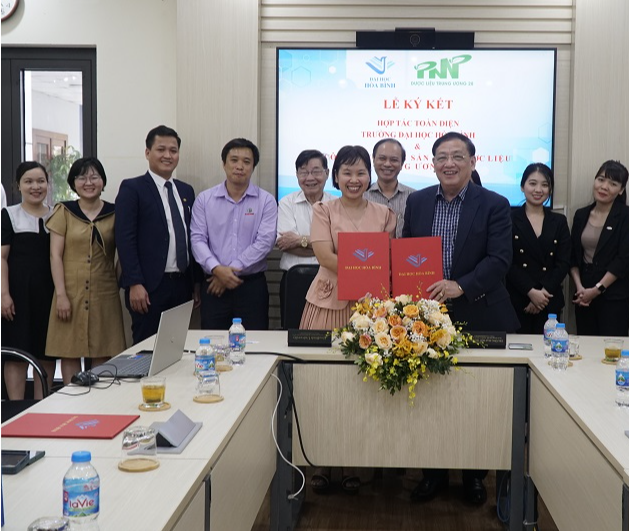 Lễ k&yacute; kết hợp t&aacute;c to&agrave;n diện trường Đại học H&ograve;a B&igrave;nh với c&ocirc;ng ty Dược liệu TW28