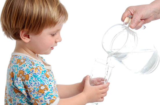 Dịch v&agrave; c&aacute;c chất điện giải trẻ Sơ sinh