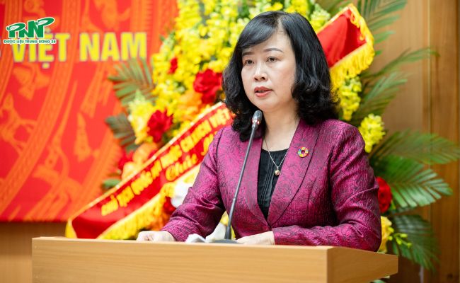 Bộ trưởng Bộ Y tế Đào Hồng Lan báo cáo.