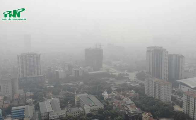 Không khí ô nhiễm có nguy cơ ảnh hưởng tới sức khỏe người dân.