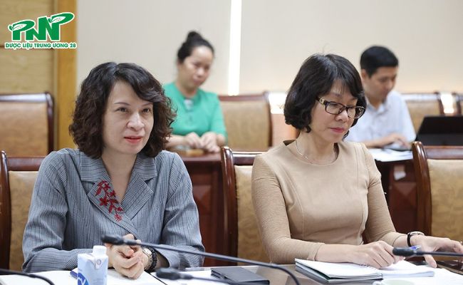 Thứ trưởng Bộ Y tế Nguyễn Thị Liên Hương phát biểu.